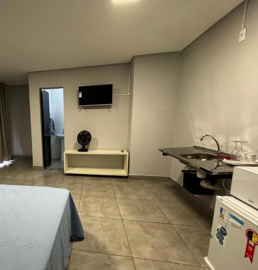 Kitnet Independente Muito Bem Localizada *